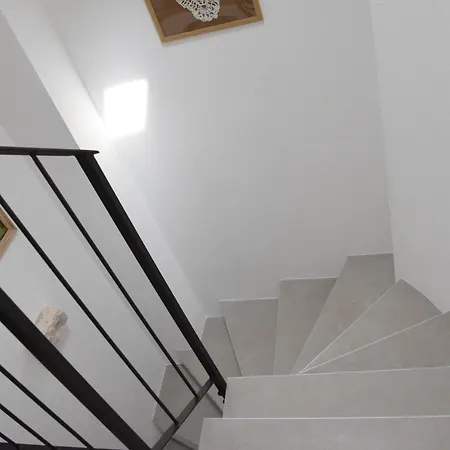 Casa Nini - Charming Stone House With Yard Near Pula *