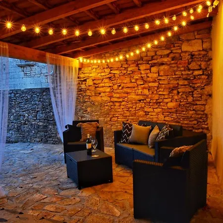 Vikendica Casa Nini - Cozy House With Sauna And Indoor Jacuzzi *