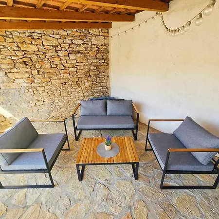 Casa Nini - Charming Stone House With Yard Near Pula Šišan