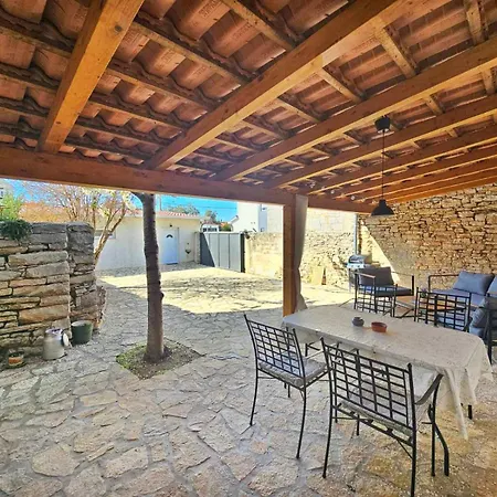 Casa Nini - Charming Stone House With Yard Near Pula * Šišan